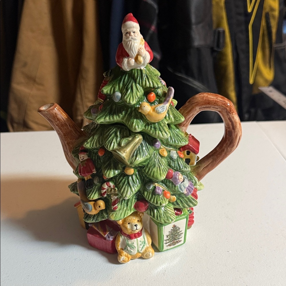Spode Christmas Tree Prestige Handpainted Ceramic Teapot Santa Lid S3324-A11
